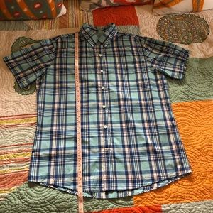 Izod shortsleeved button up shirt size Large
